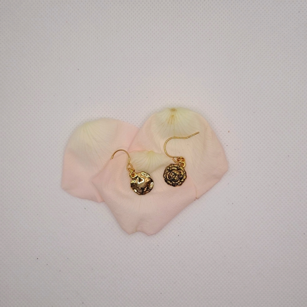 Alice in Wonderland inspired dangle earrings